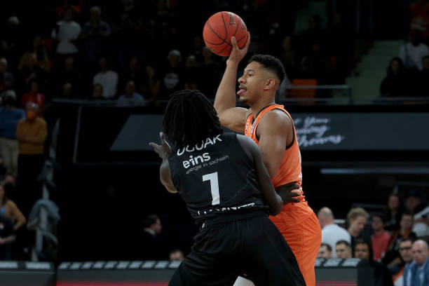 皆是年轻球 皆是年轻球